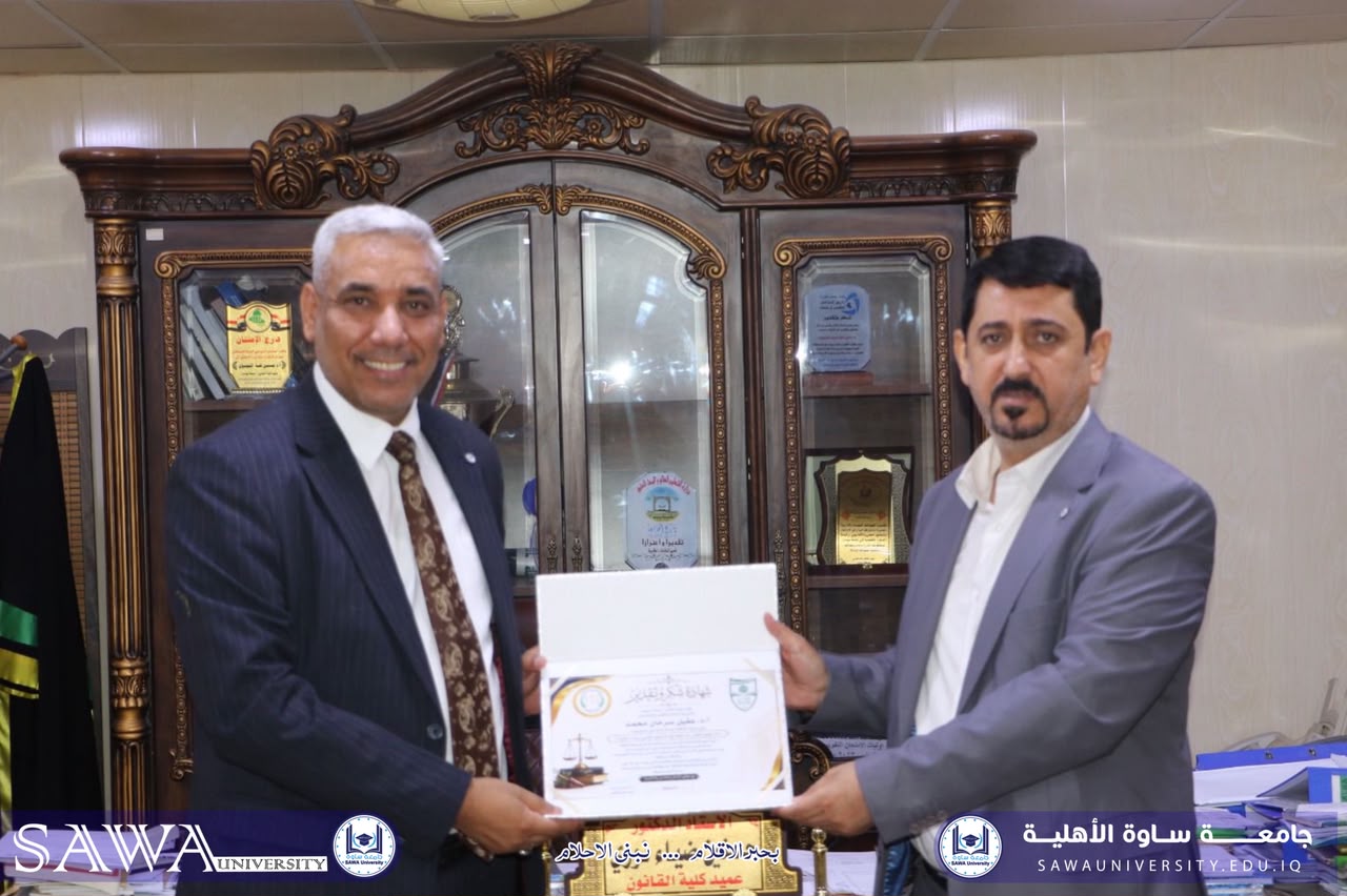 رئيس جامعة ساوة الأهلية يترأس لجنة مناقشة رسالة ماجستير في القانون الخاص